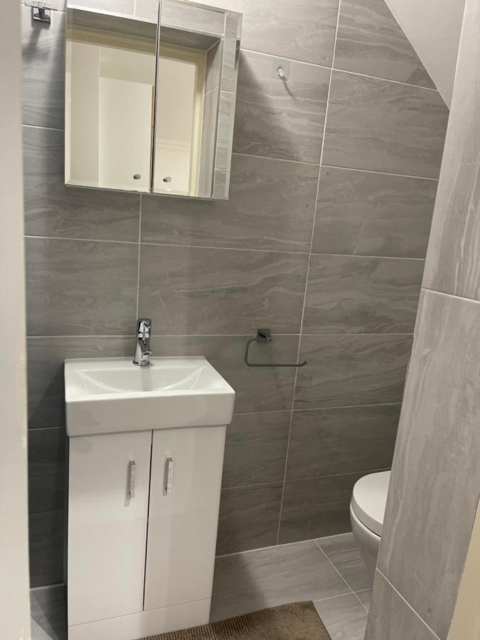 Next To Gatwick Homestay